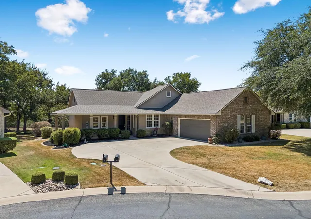 Photo 2 of Sale Pending at 139 Crystal Springs Dr, Georgetown, TX 78633 | MLS# 8818787 | Listing updated on 2026-10-06