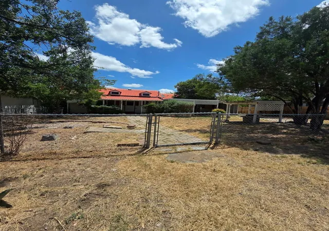 2nd image of 505 1/2 S Main St S, Lampasas, TX 76550 | MLS# 5362747