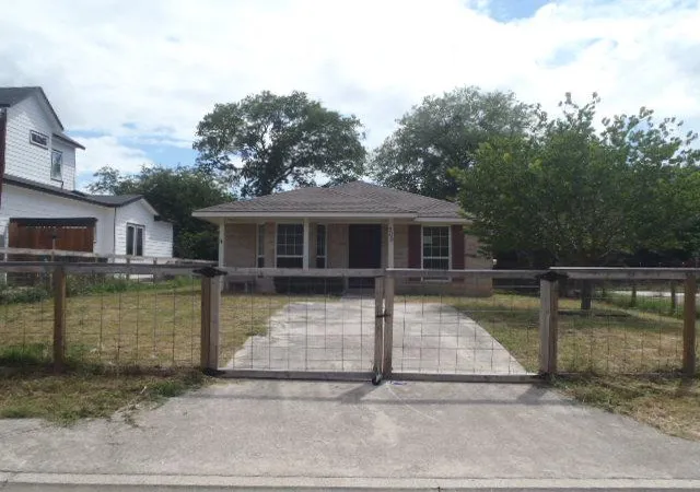 2nd image of 309 Ellis St, San Marcos, TX 78666 | MLS# 8947288