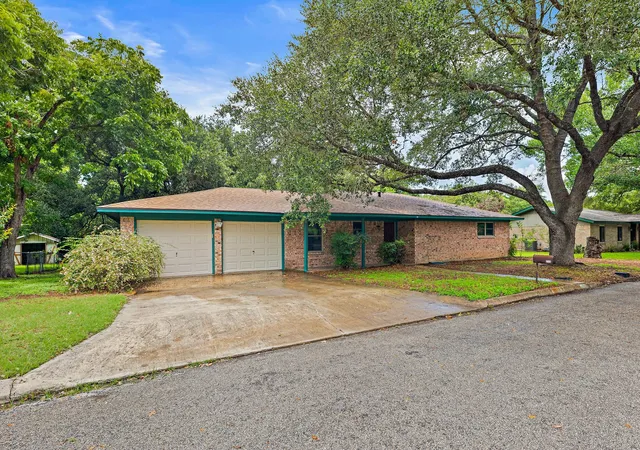 1st image of 215 Memorial Dr, Luling, TX 78648 | MLS# 8649468