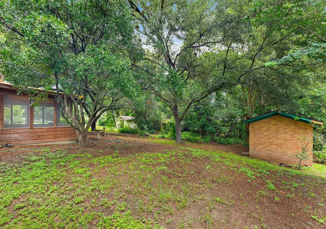31st image of 215 Memorial Dr, Luling, TX 78648 | MLS# 8649468