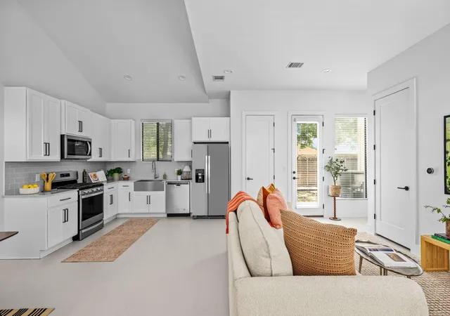 Photo 1 of Condo for sale at 939 E 52nd Street #2, Austin, TX 78751 | MLS# 8706206 | Listing updated on 2026-09-01