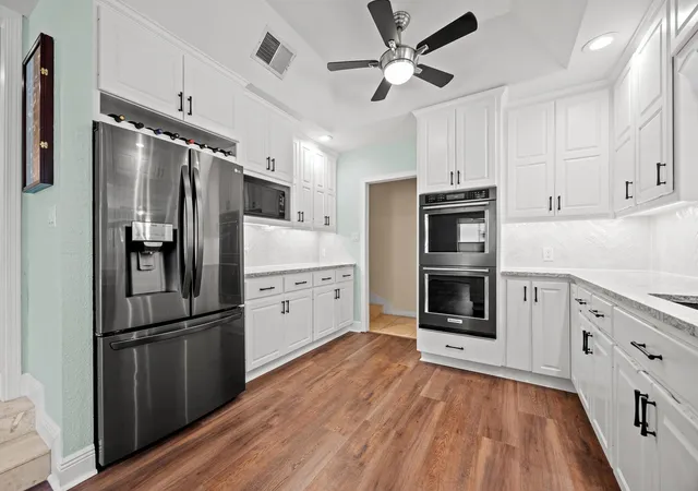 Photo 3 of Single family home for sale at 10805 Spicewood Pkwy, Austin, TX 78750 | MLS# 3885233 | Listing updated on 2026-07-19