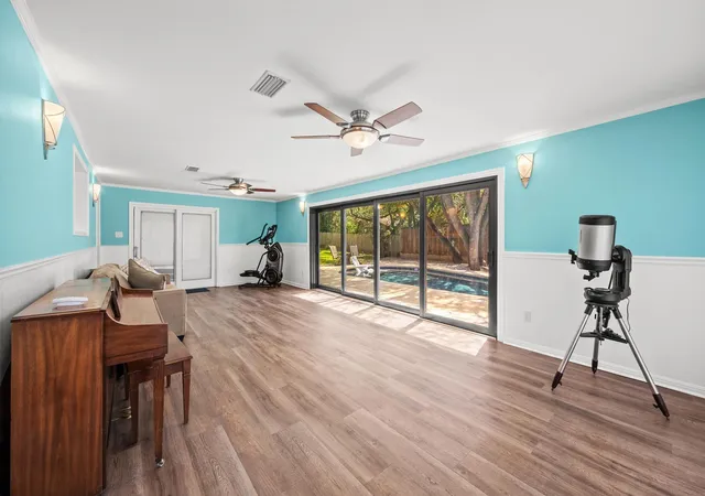 Photo 4 of Single family home for sale at 10805 Spicewood Pkwy, Austin, TX 78750 | MLS# 3885233 | Listing updated on 2026-07-19