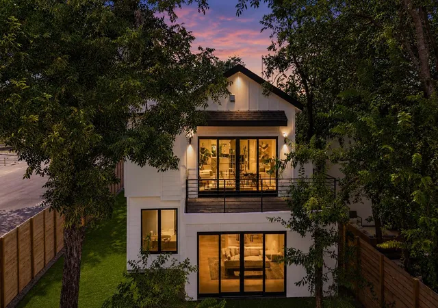 Photo 1 of Single family home for sale at 752 Pedernales St, Austin, TX 78702 | MLS# 5803566 | Listing updated on 2026-07-22