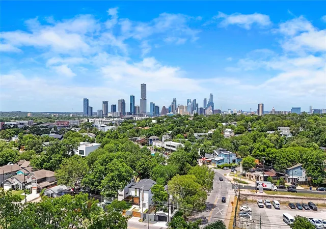 Photo 4 of Single family home for sale at 752 Pedernales St, Austin, TX 78702 | MLS# 5803566 | Listing updated on 2026-07-22