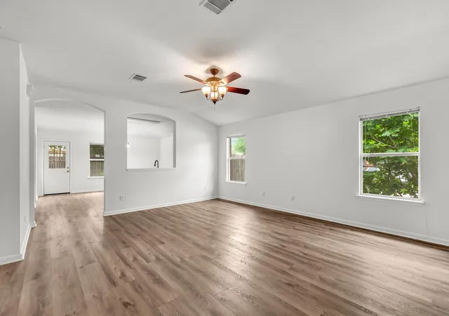 Photo 4 of Single family home for sale at 609 Golden Gate Dr, Leander, TX 78641 | MLS# 9361906 | Listing updated on 2026-09-19