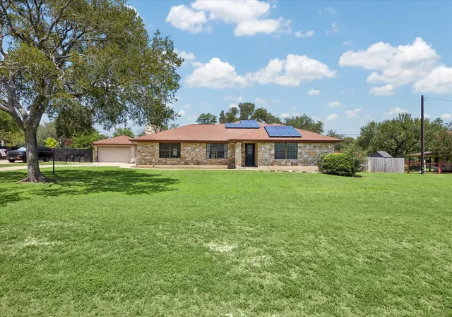 Photo 1 of Single family home for sale at 208 Maple Dr, Mountain City, TX 78610 | MLS# 9838847 | Listing updated on 2026-09-24
