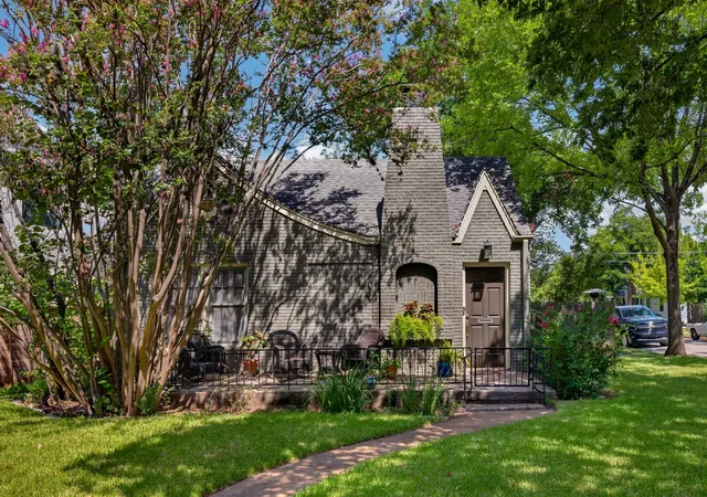 Photo 2 of Single family home for sale at 4214 Sinclair Ave, Austin, TX 78756 | MLS# 4255190 | Listing updated on 2026-09-01