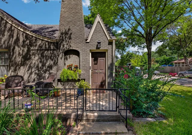 Photo 2 of Single family home for sale at 4214 Sinclair Ave, Austin, TX 78756 | MLS# 4255190 | Listing updated on 2026-09-01