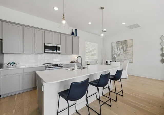 2nd image of 2050 Lohmans Spur Rd #603, Lakeway, TX 78734 | MLS# 4614279