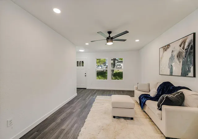 Photo 2 of Single family home for sale at 6913 Shannon Dr, Austin, TX 78724 | MLS# 7709897 | Listing updated on 2026-09-04
