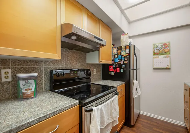 Listing Photo 3 - Condo for sale in building located at 1509 W 39th 1/2nd St, Austin, TX 78756 - Unit #208