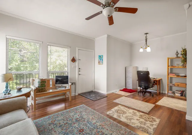 Listing Photo 5 - Condo for sale in building located at 1509 W 39th 1/2nd St, Austin, TX 78756 - Unit #208