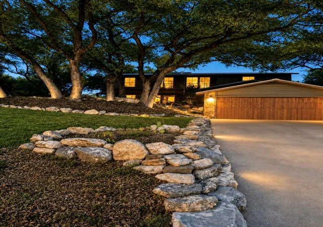 Photo 3 of Single family home for sale at 2905 Newton Dr, Lago Vista, TX 78645 | MLS# 8385647 | Listing updated on 2026-10-06
