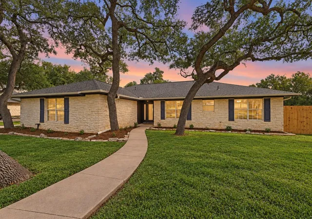 Single family home for sale at 600 Meadow Oaks Dr, Dripping Springs, TX 78620 | MLS# 7041949
