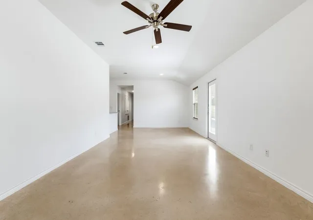 4th image of 102 Lost Trl, Copperas Cove, TX 76522