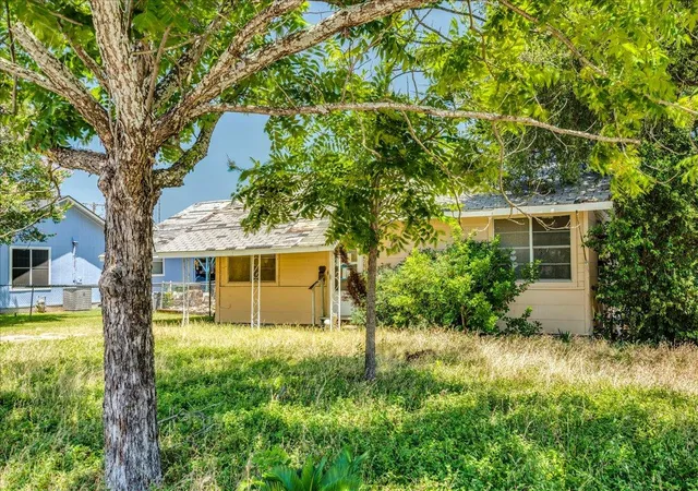 Photo 3 of Single family home for sale at 1408 Circle Dr, Round Rock, TX 78664 | MLS# 4833780 | Listing updated on 2026-08-31
