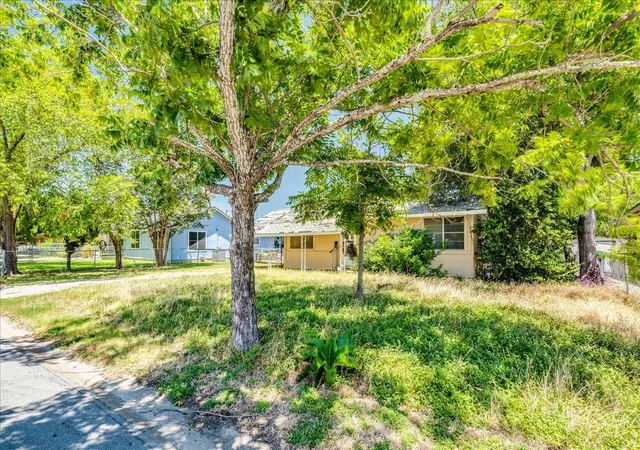 Photo 3 of Single family home for sale at 1408 Circle Dr, Round Rock, TX 78664 | MLS# 4833780 | Listing updated on 2026-08-31