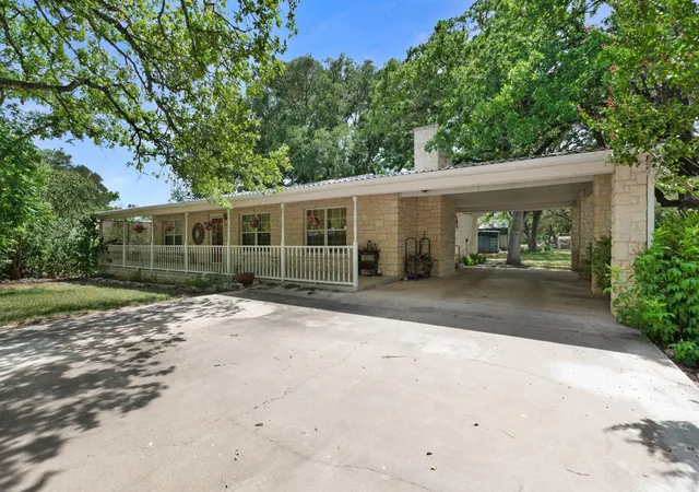 Photo 2 of Single family home for sale at 1208 Oak St, Burnet, TX 78611 | MLS# 8043863 | Listing updated on 2026-08-27