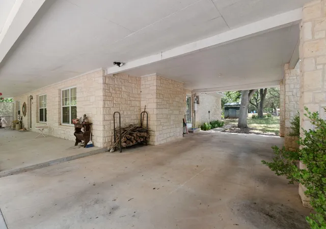 Photo 3 of Single family home for sale at 1208 Oak St, Burnet, TX 78611 | MLS# 8043863 | Listing updated on 2026-08-27