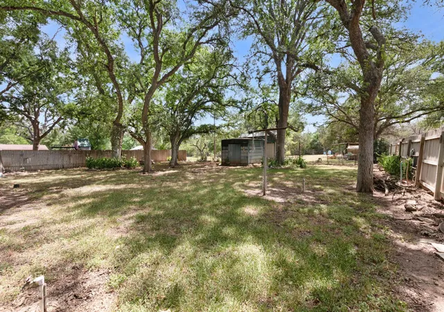 Photo 4 of Single family home for sale at 1208 Oak St, Burnet, TX 78611 | MLS# 8043863 | Listing updated on 2026-08-27
