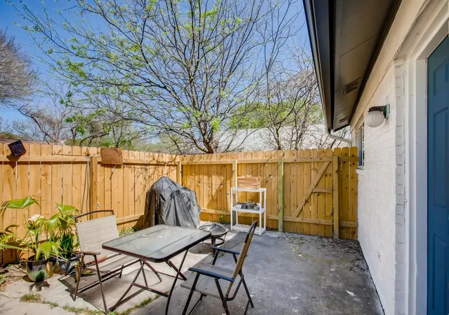Listing Photo 4 - Condo for sale in building located at 312 W William Cannon Dr, Austin, TX 78745 - Unit #A & B