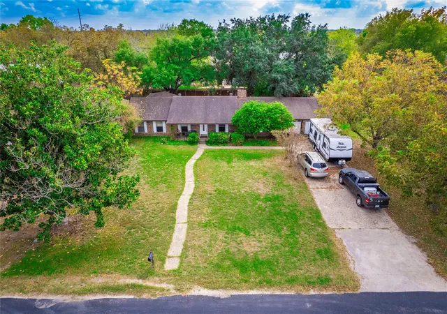 2nd image of 112 Hasler St, Bastrop, TX 78602 | MLS# 2133056