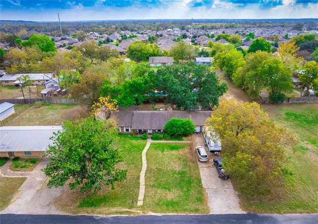 3rd image of 112 Hasler St, Bastrop, TX 78602 | MLS# 2133056