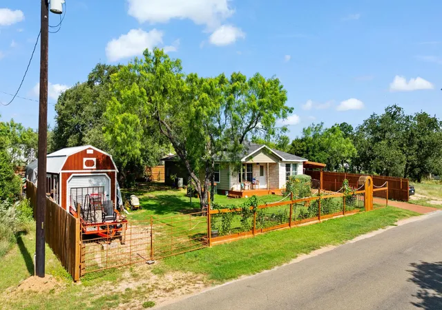 1st image of 808 Pecan Ln, Cottonwood Shores, TX 78657 | MLS# 7669886