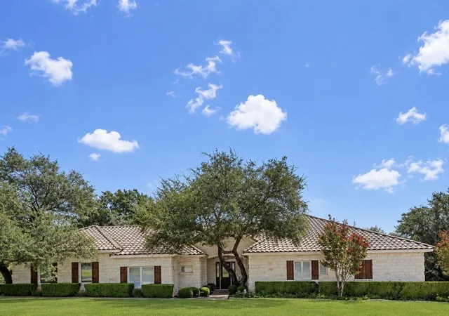 Photo 1 of Single family home for sale at 2 Jasperwood Ct, The Hills, TX 78738 | MLS# 9627309 | Listing updated on 2026-08-30