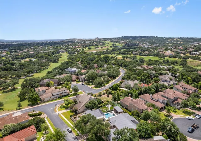 Photo 2 of Single family home for sale at 2 Jasperwood Ct, The Hills, TX 78738 | MLS# 9627309 | Listing updated on 2026-08-30