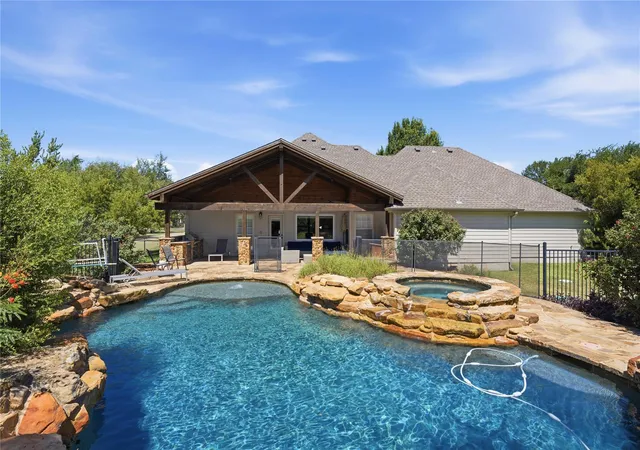 Photo 2 of Single family home for sale at 209 Park Pl Dr, Georgetown, TX 78628 | MLS# 6087791 | Listing updated on 2026-08-24
