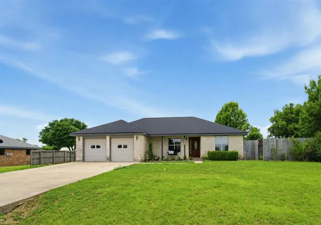 Photo 2 of Single family home for sale at 325 Meadow Valley Loop, Jarrell, TX 76537 | MLS# 9307944 | Listing updated on 2026-09-20