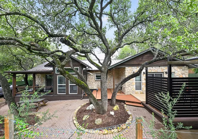 Photo 2 of Single family home for sale at 102 N Lake Hills Dr, Austin, TX 78733 | MLS# 5843571 | Listing updated on 2026-07-22