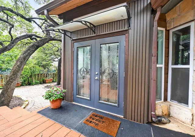 Photo 4 of Single family home for sale at 102 N Lake Hills Dr, Austin, TX 78733 | MLS# 5843571 | Listing updated on 2026-07-22