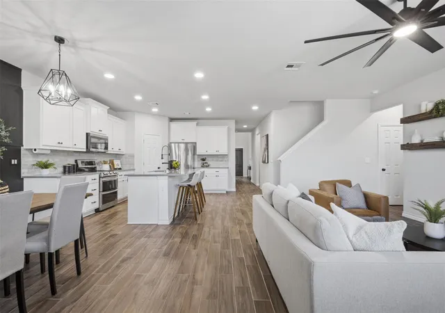 Photo 4 of Single family home for sale at 225 Capstone Rd, Liberty Hill, TX 78642 | MLS# 8728373 | Listing updated on 2026-09-21