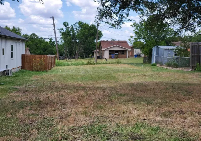 2nd image of 708 Washburn St, Taylor, TX 76574 | MLS# 9035837