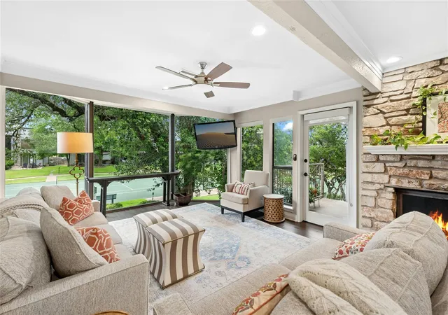 Listing Photo 4 - Condo for sale in building located at 122 World Of Tennis Sq, Lakeway, TX 78738 - Unit #122