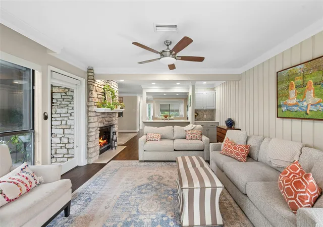 Listing Photo 5 - Condo for sale in building located at 122 World Of Tennis Sq, Lakeway, TX 78738 - Unit #122