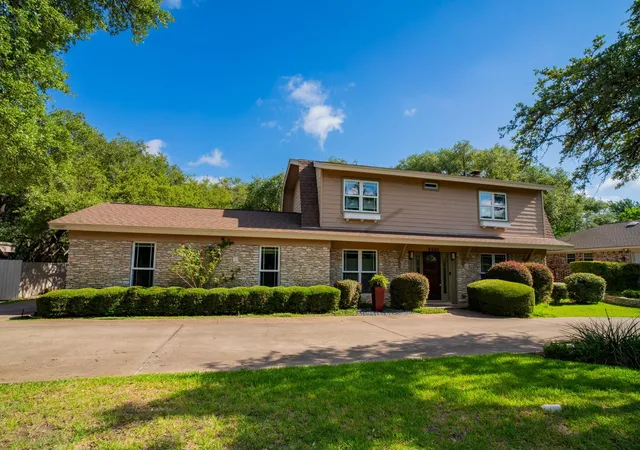 Photo 1 of Single family home for sale at 8806 Balcones Clb Dr, Austin, TX 78750 | MLS# 3894812 | Listing updated on 2026-07-18