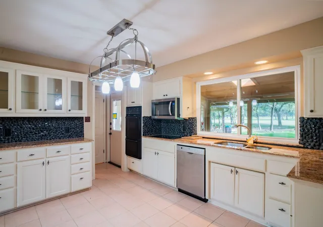 Photo 2 of Single family home for sale at 8806 Balcones Clb Dr, Austin, TX 78750 | MLS# 3894812 | Listing updated on 2026-07-18