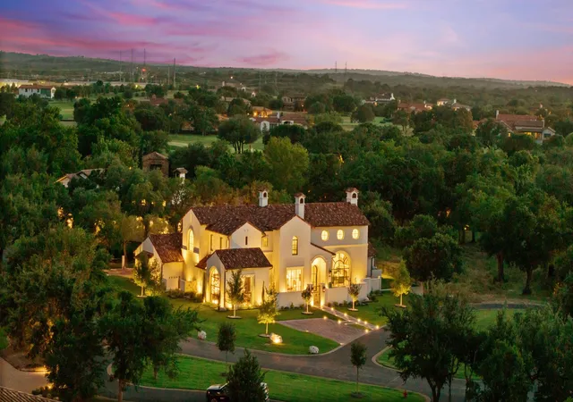 2nd image of 125 Plaza Escondido, Horseshoe Bay, TX 78657 | Houzeo