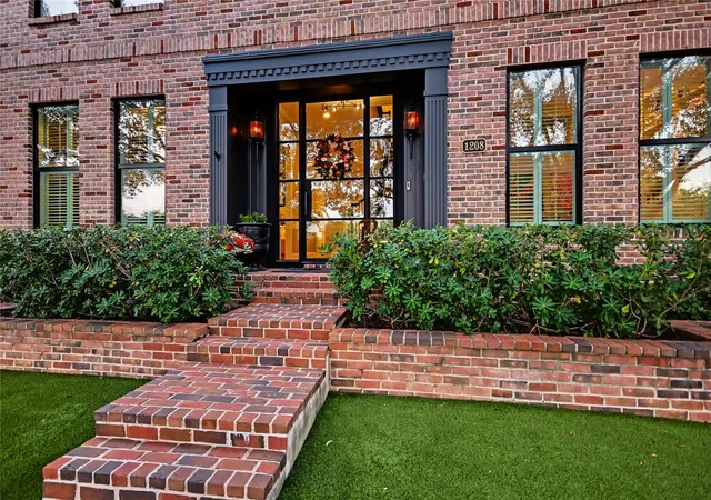 2nd image of 1208 Grosvener Ct, Austin, TX 78746 | MLS# 9759805