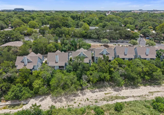 Listing Photo 2 - Condo for sale in building located at 4006 Shl Creek Blvd, Austin, TX 78756 - Unit #B