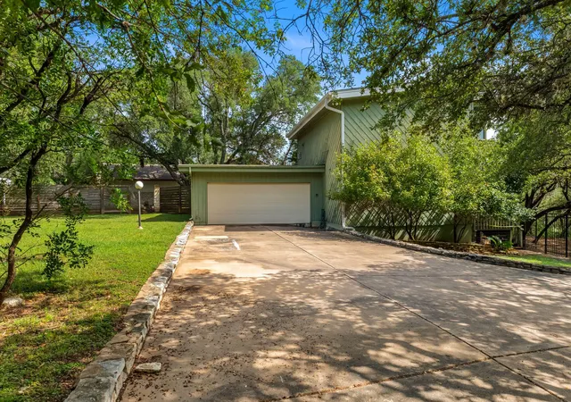 Photo 3 of Single family home for sale at 124 Firebird St, Lakeway, TX 78734 | MLS# 3183863 | Listing updated on 2026-10-12