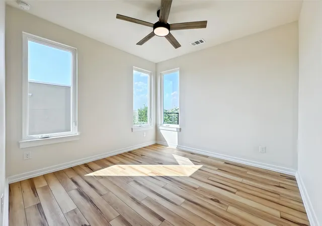 Listing Photo 2 - Condo for sale in building located at 2309 Montopolis Dr, Austin, TX 78741 - Unit #8
