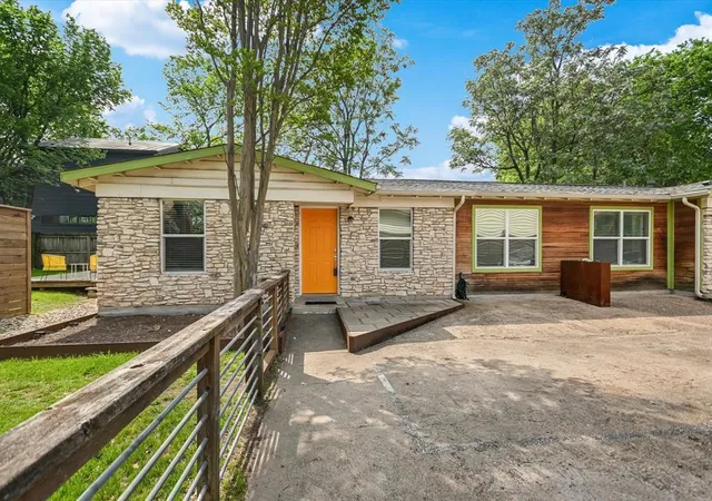 4th image of 1705 E 14Th St, Austin, TX 78702