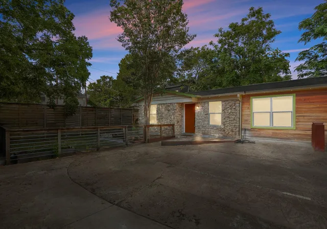 5th image of 1705 E 14Th St, Austin, TX 78702