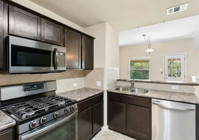 4th image of 207 Wild Cat Dr, Bastrop, TX 78602 | MLS# 9901379